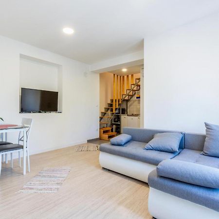 Gorgeous Apartment In Omis With Kitchen Eksteriør billede