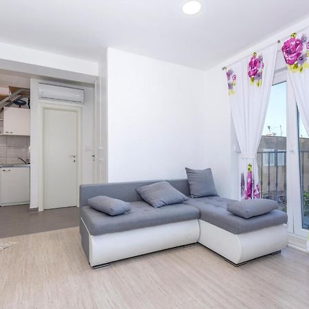Gorgeous Apartment In Omis With Kitchen Eksteriør billede