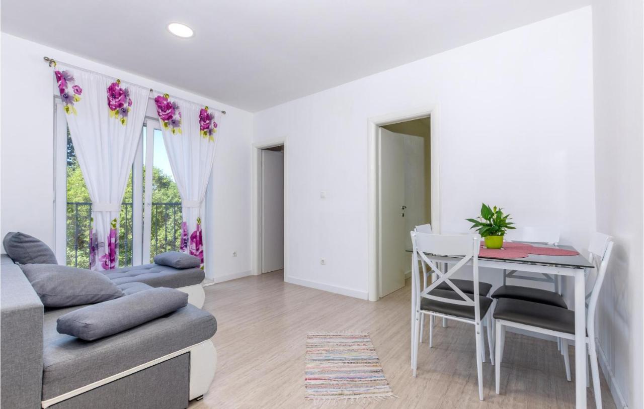 Gorgeous Apartment In Omis With Kitchen Eksteriør billede