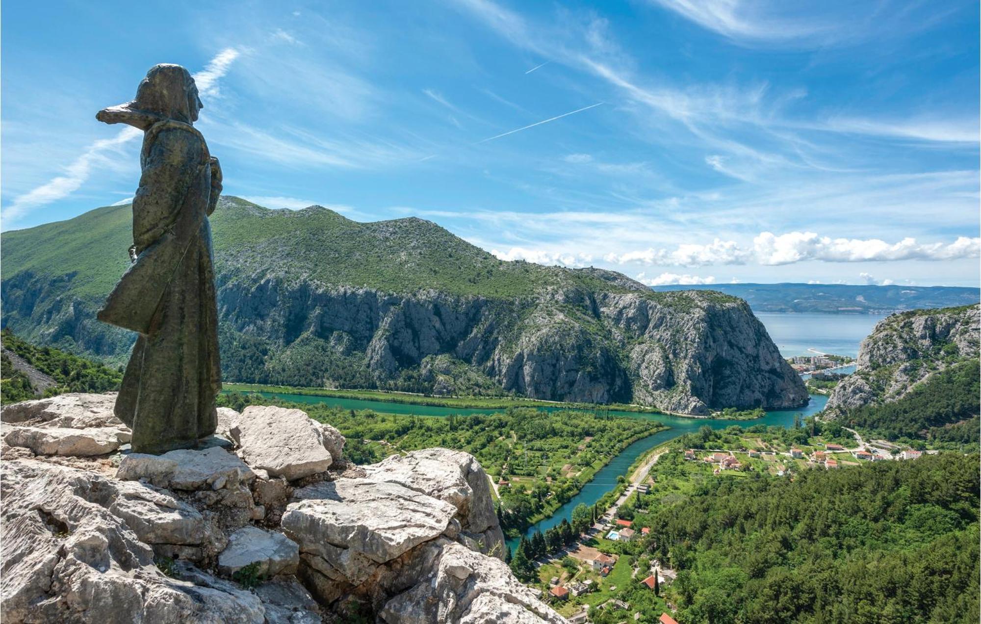 Gorgeous Apartment In Omis With Kitchen Eksteriør billede