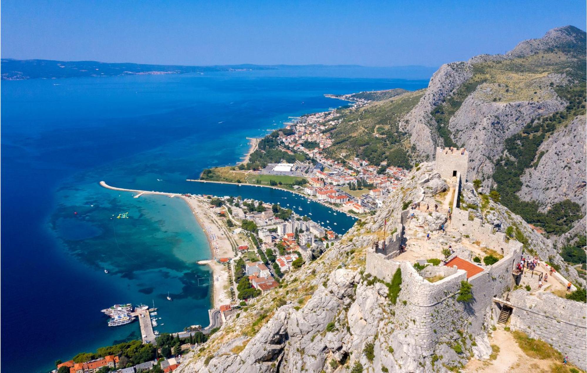 Gorgeous Apartment In Omis With Kitchen Eksteriør billede